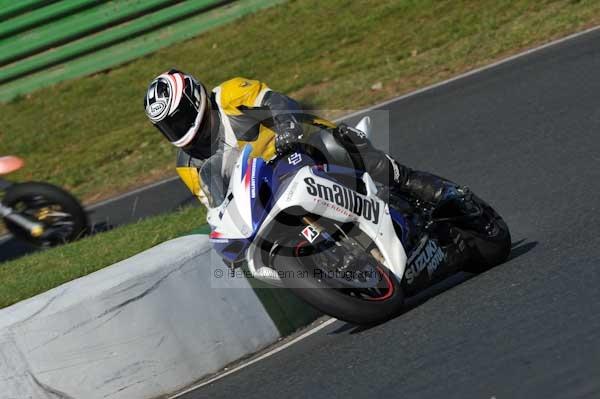 Mallory park Leicestershire;Mallory park photographs;Motorcycle action photographs;event digital images;eventdigitalimages;mallory park;no limits trackday;peter wileman photography;trackday;trackday digital images;trackday photos