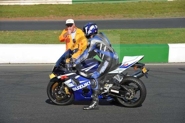 Mallory park Leicestershire;Mallory park photographs;Motorcycle action photographs;event digital images;eventdigitalimages;mallory park;no limits trackday;peter wileman photography;trackday;trackday digital images;trackday photos