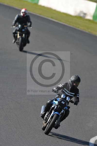 Mallory park Leicestershire;Mallory park photographs;Motorcycle action photographs;event digital images;eventdigitalimages;mallory park;no limits trackday;peter wileman photography;trackday;trackday digital images;trackday photos