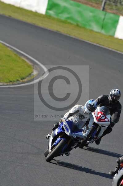 Mallory park Leicestershire;Mallory park photographs;Motorcycle action photographs;event digital images;eventdigitalimages;mallory park;no limits trackday;peter wileman photography;trackday;trackday digital images;trackday photos