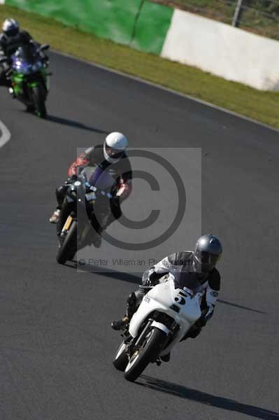 Mallory park Leicestershire;Mallory park photographs;Motorcycle action photographs;event digital images;eventdigitalimages;mallory park;no limits trackday;peter wileman photography;trackday;trackday digital images;trackday photos