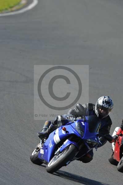 Mallory park Leicestershire;Mallory park photographs;Motorcycle action photographs;event digital images;eventdigitalimages;mallory park;no limits trackday;peter wileman photography;trackday;trackday digital images;trackday photos
