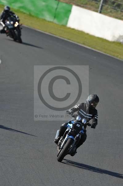 Mallory park Leicestershire;Mallory park photographs;Motorcycle action photographs;event digital images;eventdigitalimages;mallory park;no limits trackday;peter wileman photography;trackday;trackday digital images;trackday photos