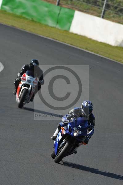 Mallory park Leicestershire;Mallory park photographs;Motorcycle action photographs;event digital images;eventdigitalimages;mallory park;no limits trackday;peter wileman photography;trackday;trackday digital images;trackday photos