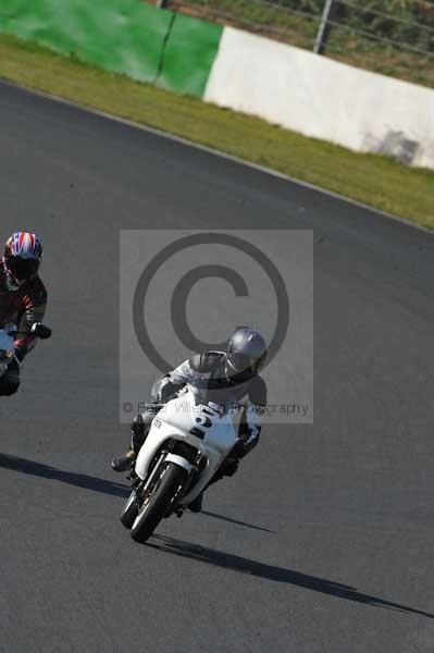 Mallory park Leicestershire;Mallory park photographs;Motorcycle action photographs;event digital images;eventdigitalimages;mallory park;no limits trackday;peter wileman photography;trackday;trackday digital images;trackday photos