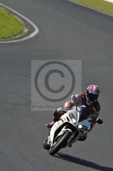 Mallory park Leicestershire;Mallory park photographs;Motorcycle action photographs;event digital images;eventdigitalimages;mallory park;no limits trackday;peter wileman photography;trackday;trackday digital images;trackday photos