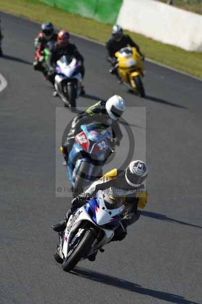 Mallory park Leicestershire;Mallory park photographs;Motorcycle action photographs;event digital images;eventdigitalimages;mallory park;no limits trackday;peter wileman photography;trackday;trackday digital images;trackday photos