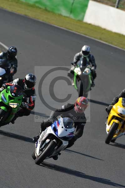 Mallory park Leicestershire;Mallory park photographs;Motorcycle action photographs;event digital images;eventdigitalimages;mallory park;no limits trackday;peter wileman photography;trackday;trackday digital images;trackday photos
