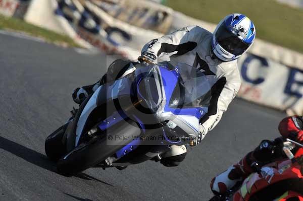 Mallory park Leicestershire;Mallory park photographs;Motorcycle action photographs;event digital images;eventdigitalimages;mallory park;no limits trackday;peter wileman photography;trackday;trackday digital images;trackday photos