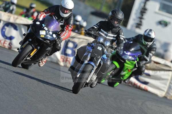 Mallory park Leicestershire;Mallory park photographs;Motorcycle action photographs;event digital images;eventdigitalimages;mallory park;no limits trackday;peter wileman photography;trackday;trackday digital images;trackday photos