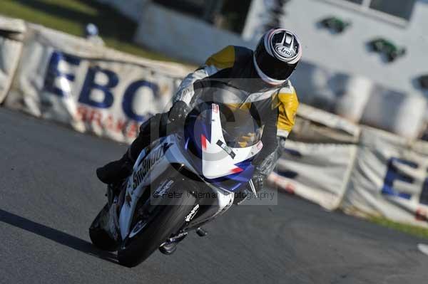 Mallory park Leicestershire;Mallory park photographs;Motorcycle action photographs;event digital images;eventdigitalimages;mallory park;no limits trackday;peter wileman photography;trackday;trackday digital images;trackday photos