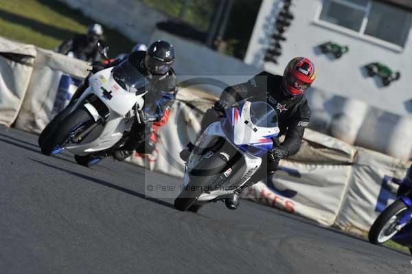 Mallory park Leicestershire;Mallory park photographs;Motorcycle action photographs;event digital images;eventdigitalimages;mallory park;no limits trackday;peter wileman photography;trackday;trackday digital images;trackday photos