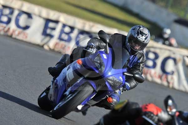 Mallory park Leicestershire;Mallory park photographs;Motorcycle action photographs;event digital images;eventdigitalimages;mallory park;no limits trackday;peter wileman photography;trackday;trackday digital images;trackday photos