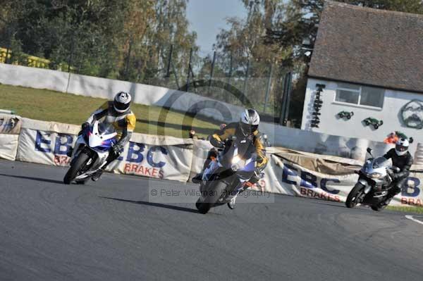Mallory park Leicestershire;Mallory park photographs;Motorcycle action photographs;event digital images;eventdigitalimages;mallory park;no limits trackday;peter wileman photography;trackday;trackday digital images;trackday photos
