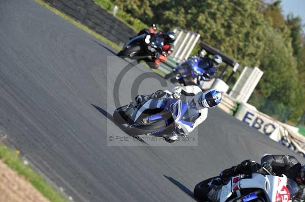 Mallory park Leicestershire;Mallory park photographs;Motorcycle action photographs;event digital images;eventdigitalimages;mallory park;no limits trackday;peter wileman photography;trackday;trackday digital images;trackday photos