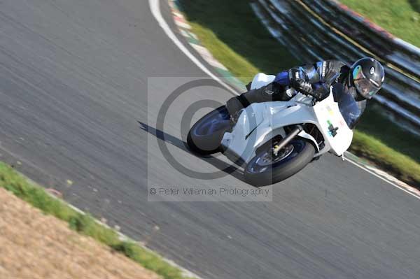 Mallory park Leicestershire;Mallory park photographs;Motorcycle action photographs;event digital images;eventdigitalimages;mallory park;no limits trackday;peter wileman photography;trackday;trackday digital images;trackday photos
