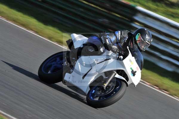 Mallory park Leicestershire;Mallory park photographs;Motorcycle action photographs;event digital images;eventdigitalimages;mallory park;no limits trackday;peter wileman photography;trackday;trackday digital images;trackday photos