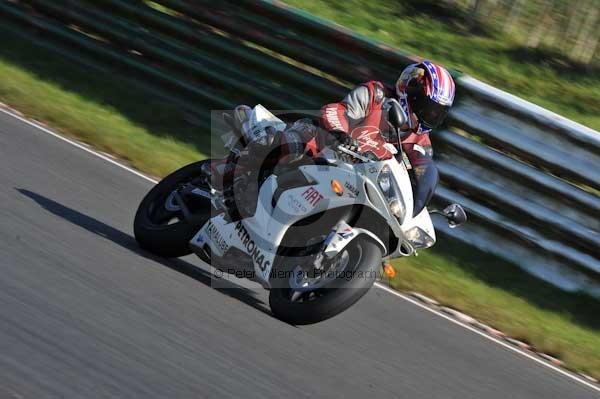 Mallory park Leicestershire;Mallory park photographs;Motorcycle action photographs;event digital images;eventdigitalimages;mallory park;no limits trackday;peter wileman photography;trackday;trackday digital images;trackday photos