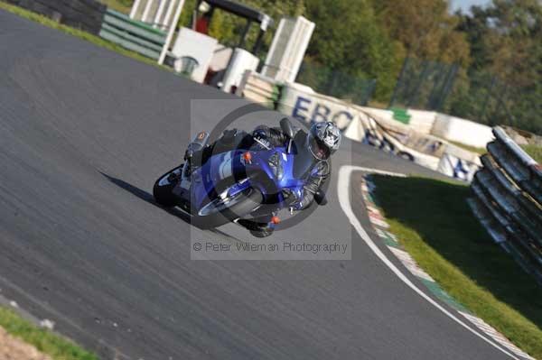 Mallory park Leicestershire;Mallory park photographs;Motorcycle action photographs;event digital images;eventdigitalimages;mallory park;no limits trackday;peter wileman photography;trackday;trackday digital images;trackday photos