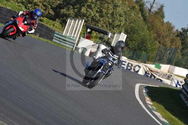 Mallory park Leicestershire;Mallory park photographs;Motorcycle action photographs;event digital images;eventdigitalimages;mallory park;no limits trackday;peter wileman photography;trackday;trackday digital images;trackday photos