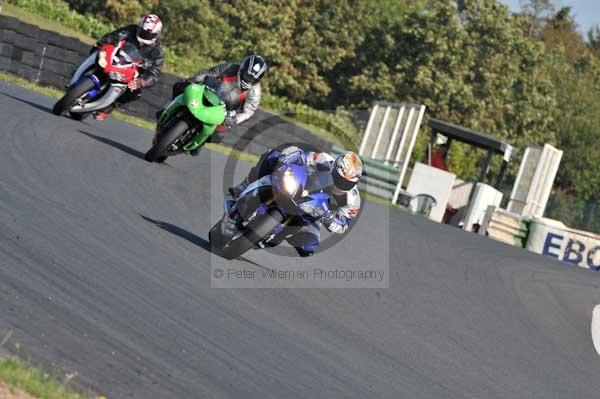 Mallory park Leicestershire;Mallory park photographs;Motorcycle action photographs;event digital images;eventdigitalimages;mallory park;no limits trackday;peter wileman photography;trackday;trackday digital images;trackday photos