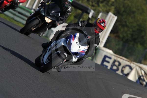Mallory park Leicestershire;Mallory park photographs;Motorcycle action photographs;event digital images;eventdigitalimages;mallory park;no limits trackday;peter wileman photography;trackday;trackday digital images;trackday photos