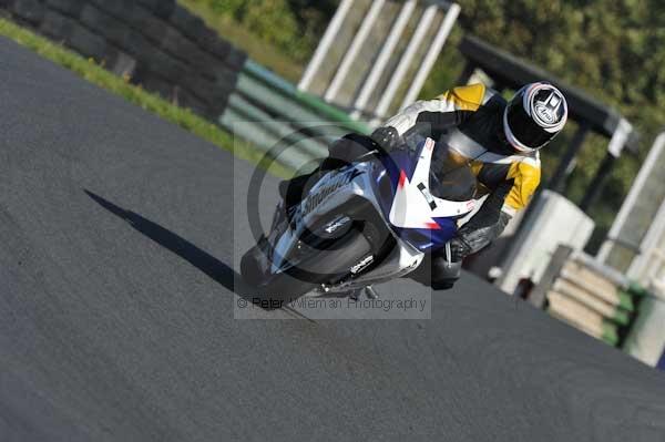 Mallory park Leicestershire;Mallory park photographs;Motorcycle action photographs;event digital images;eventdigitalimages;mallory park;no limits trackday;peter wileman photography;trackday;trackday digital images;trackday photos