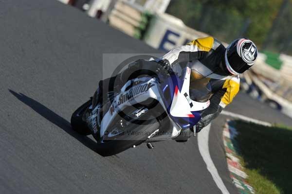 Mallory park Leicestershire;Mallory park photographs;Motorcycle action photographs;event digital images;eventdigitalimages;mallory park;no limits trackday;peter wileman photography;trackday;trackday digital images;trackday photos