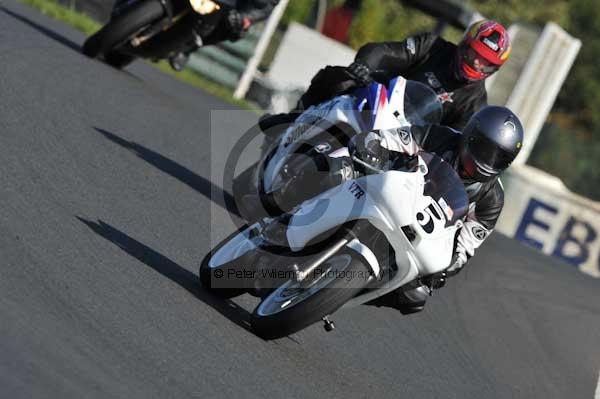 Mallory park Leicestershire;Mallory park photographs;Motorcycle action photographs;event digital images;eventdigitalimages;mallory park;no limits trackday;peter wileman photography;trackday;trackday digital images;trackday photos