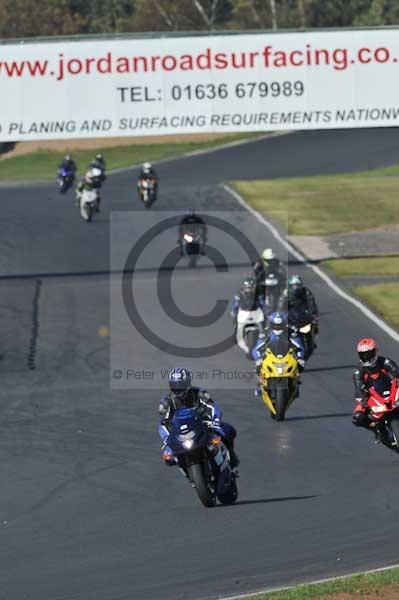 Mallory park Leicestershire;Mallory park photographs;Motorcycle action photographs;event digital images;eventdigitalimages;mallory park;no limits trackday;peter wileman photography;trackday;trackday digital images;trackday photos