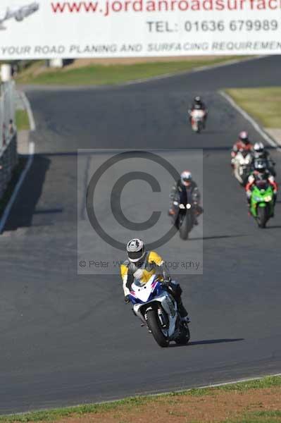 Mallory park Leicestershire;Mallory park photographs;Motorcycle action photographs;event digital images;eventdigitalimages;mallory park;no limits trackday;peter wileman photography;trackday;trackday digital images;trackday photos