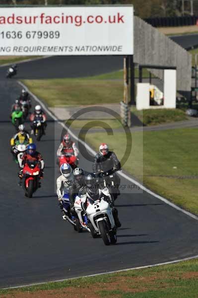 Mallory park Leicestershire;Mallory park photographs;Motorcycle action photographs;event digital images;eventdigitalimages;mallory park;no limits trackday;peter wileman photography;trackday;trackday digital images;trackday photos