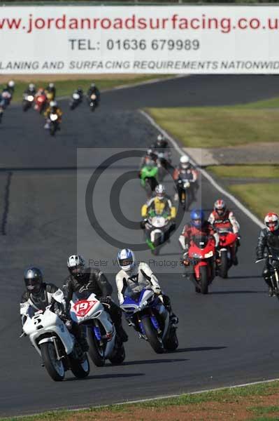 Mallory park Leicestershire;Mallory park photographs;Motorcycle action photographs;event digital images;eventdigitalimages;mallory park;no limits trackday;peter wileman photography;trackday;trackday digital images;trackday photos