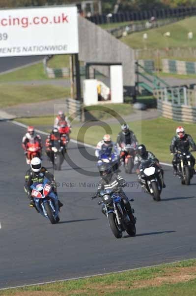 Mallory park Leicestershire;Mallory park photographs;Motorcycle action photographs;event digital images;eventdigitalimages;mallory park;no limits trackday;peter wileman photography;trackday;trackday digital images;trackday photos