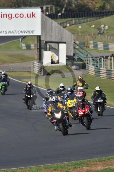 Mallory park Leicestershire;Mallory park photographs;Motorcycle action photographs;event digital images;eventdigitalimages;mallory park;no limits trackday;peter wileman photography;trackday;trackday digital images;trackday photos