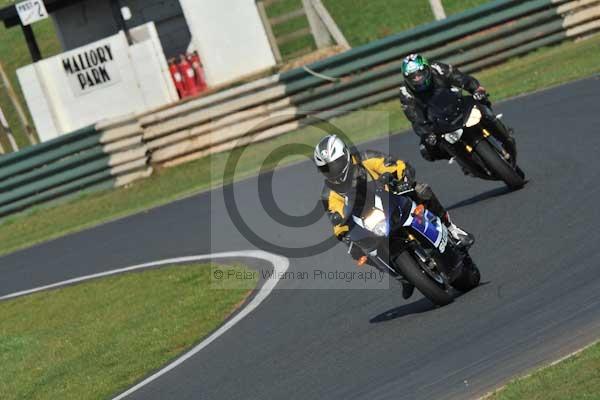 Mallory park Leicestershire;Mallory park photographs;Motorcycle action photographs;event digital images;eventdigitalimages;mallory park;no limits trackday;peter wileman photography;trackday;trackday digital images;trackday photos