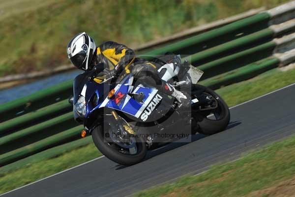 Mallory park Leicestershire;Mallory park photographs;Motorcycle action photographs;event digital images;eventdigitalimages;mallory park;no limits trackday;peter wileman photography;trackday;trackday digital images;trackday photos