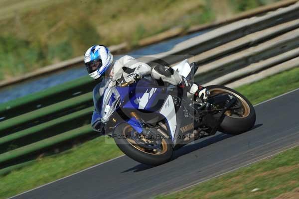 Mallory park Leicestershire;Mallory park photographs;Motorcycle action photographs;event digital images;eventdigitalimages;mallory park;no limits trackday;peter wileman photography;trackday;trackday digital images;trackday photos