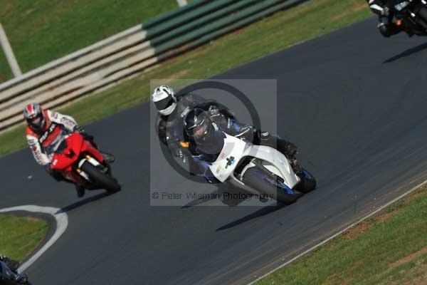 Mallory park Leicestershire;Mallory park photographs;Motorcycle action photographs;event digital images;eventdigitalimages;mallory park;no limits trackday;peter wileman photography;trackday;trackday digital images;trackday photos