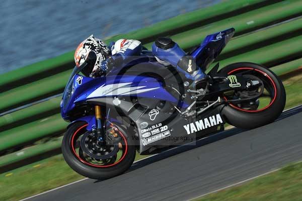 Mallory park Leicestershire;Mallory park photographs;Motorcycle action photographs;event digital images;eventdigitalimages;mallory park;no limits trackday;peter wileman photography;trackday;trackday digital images;trackday photos