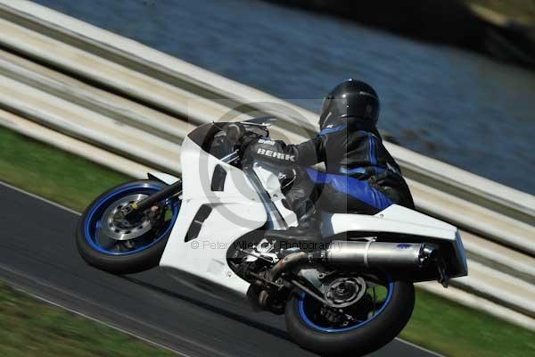 Mallory park Leicestershire;Mallory park photographs;Motorcycle action photographs;event digital images;eventdigitalimages;mallory park;no limits trackday;peter wileman photography;trackday;trackday digital images;trackday photos