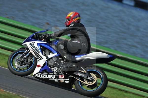 Mallory park Leicestershire;Mallory park photographs;Motorcycle action photographs;event digital images;eventdigitalimages;mallory park;no limits trackday;peter wileman photography;trackday;trackday digital images;trackday photos