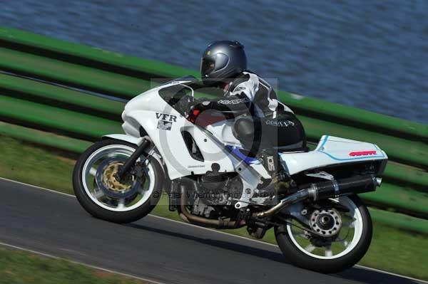 Mallory park Leicestershire;Mallory park photographs;Motorcycle action photographs;event digital images;eventdigitalimages;mallory park;no limits trackday;peter wileman photography;trackday;trackday digital images;trackday photos