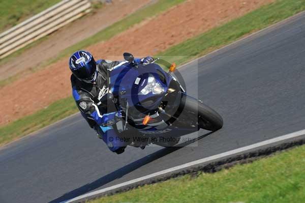 Mallory park Leicestershire;Mallory park photographs;Motorcycle action photographs;event digital images;eventdigitalimages;mallory park;no limits trackday;peter wileman photography;trackday;trackday digital images;trackday photos