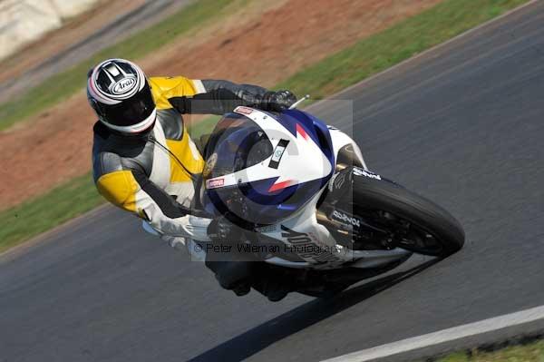 Mallory park Leicestershire;Mallory park photographs;Motorcycle action photographs;event digital images;eventdigitalimages;mallory park;no limits trackday;peter wileman photography;trackday;trackday digital images;trackday photos
