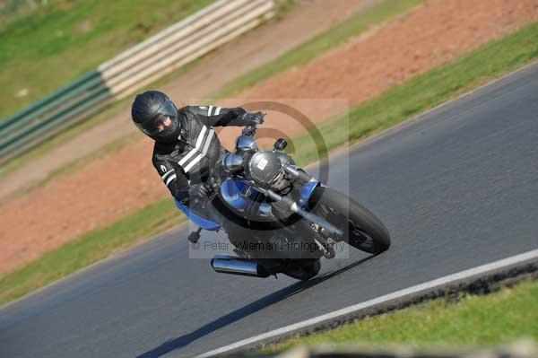 Mallory park Leicestershire;Mallory park photographs;Motorcycle action photographs;event digital images;eventdigitalimages;mallory park;no limits trackday;peter wileman photography;trackday;trackday digital images;trackday photos
