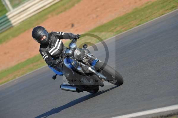 Mallory park Leicestershire;Mallory park photographs;Motorcycle action photographs;event digital images;eventdigitalimages;mallory park;no limits trackday;peter wileman photography;trackday;trackday digital images;trackday photos