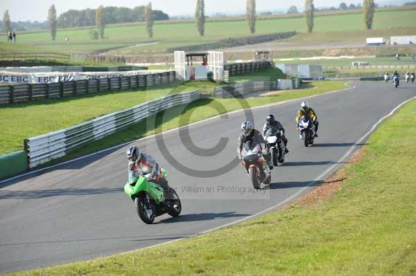 Mallory park Leicestershire;Mallory park photographs;Motorcycle action photographs;event digital images;eventdigitalimages;mallory park;no limits trackday;peter wileman photography;trackday;trackday digital images;trackday photos