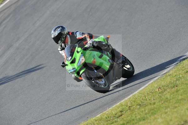 Mallory park Leicestershire;Mallory park photographs;Motorcycle action photographs;event digital images;eventdigitalimages;mallory park;no limits trackday;peter wileman photography;trackday;trackday digital images;trackday photos