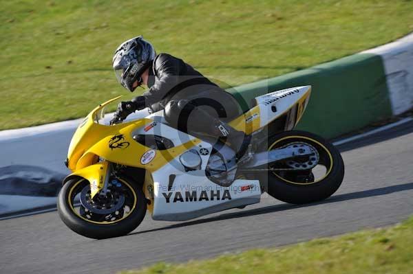 Mallory park Leicestershire;Mallory park photographs;Motorcycle action photographs;event digital images;eventdigitalimages;mallory park;no limits trackday;peter wileman photography;trackday;trackday digital images;trackday photos